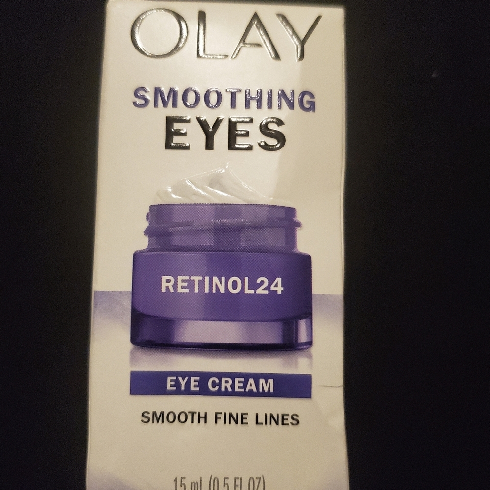 OLAY Smoothing Eyes Cream RETINOL 24 Visibly Smooth And Brighten Skin 0.5oz NEW